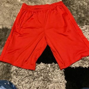 Boy basketball shorts size XL Color red
